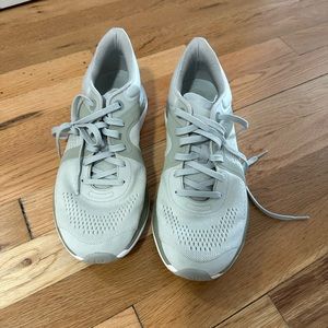 Lululemon chargefeel low women’s running shoe 10